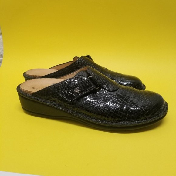 Finn Comfort womens 10 EUR 43 Black Patent Leather Croc Reptile Clogs Slide - Picture 2 of 10